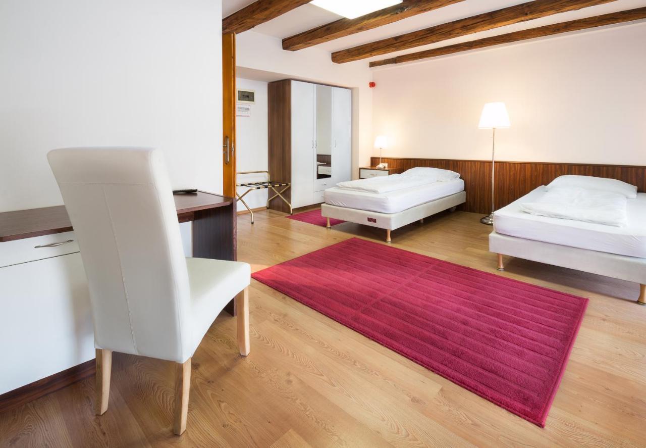 Bed and Breakfast Rubra Panzio à Vác Extérieur photo